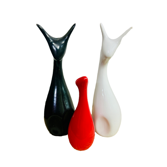 Manifested Decor Elegant Deer Family Set – Glossy Ceramic Figurines for Home Decor | Modern Minimalist Reindeer Showpieces (Set of 3, Black, White & Red)